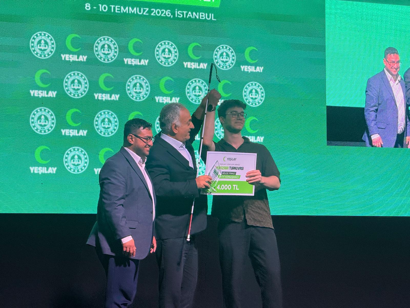 BEYAZAY, Yeşilay Liseler Arası Münazara Turnuvası Türkiye Finali'nde Yer Aldı