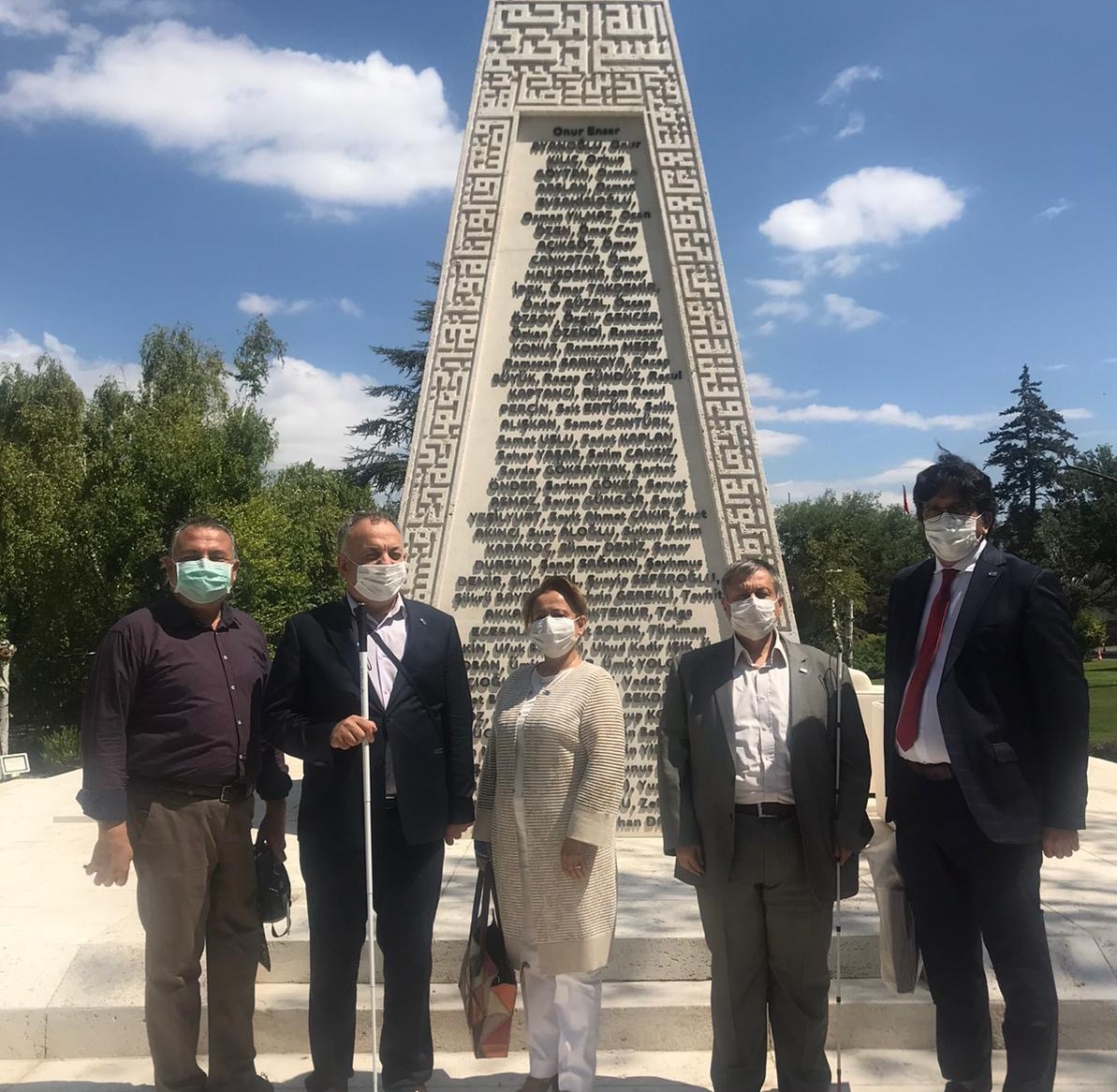 15 Temmuz Anıtını ziyaret etti.